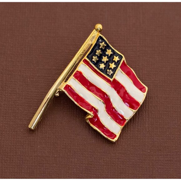 Vintage Elegant American Flag Gold Tone Brooch - U19 - Picture 1 of 2